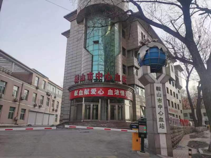 开展红色纽带传递真情，爱心奉献美德传承