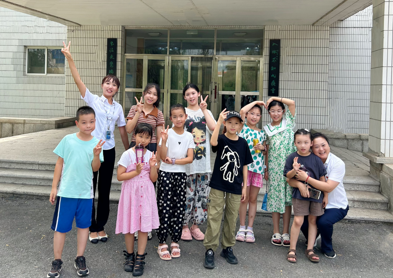 极速电竞比分网、温泉集团、公服集团2024年暑期爱心托管班圆满结束